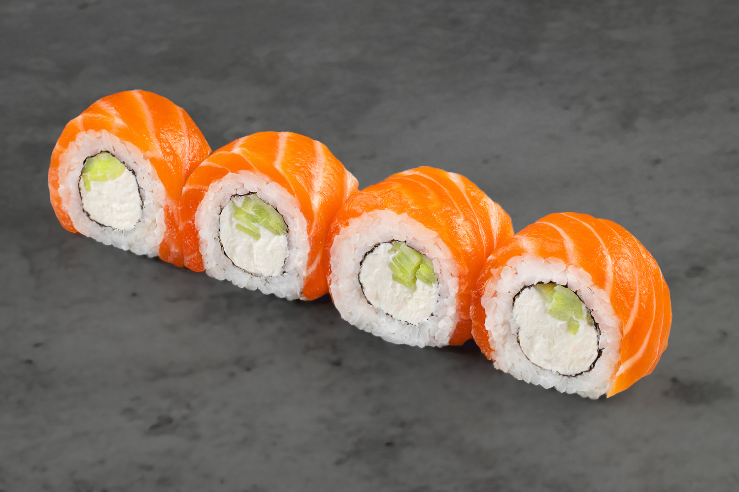 Филадельфия люкс с огурцом (добавки не включены)