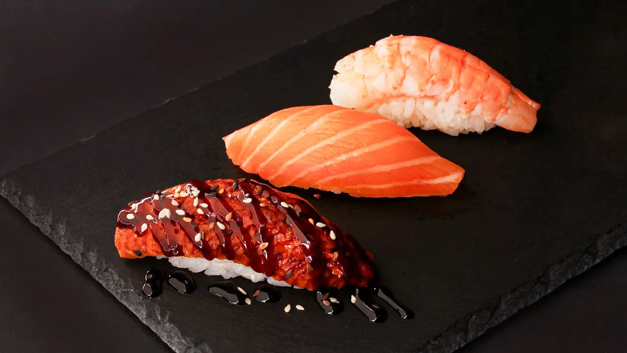 Суши с угрем (добавки не включены)